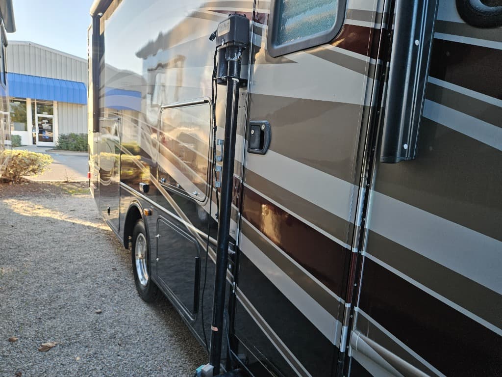 2014 Thor Motor Coach 2014 Thor Motor Coach Hurricane - thumbnail 13