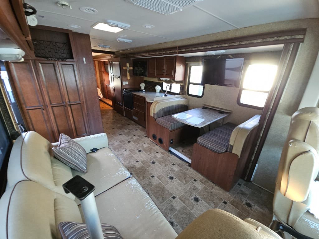 2014 Thor Motor Coach 2014 Thor Motor Coach Hurricane - thumbnail 28