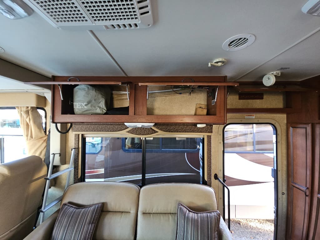 2014 Thor Motor Coach 2014 Thor Motor Coach Hurricane - thumbnail 38