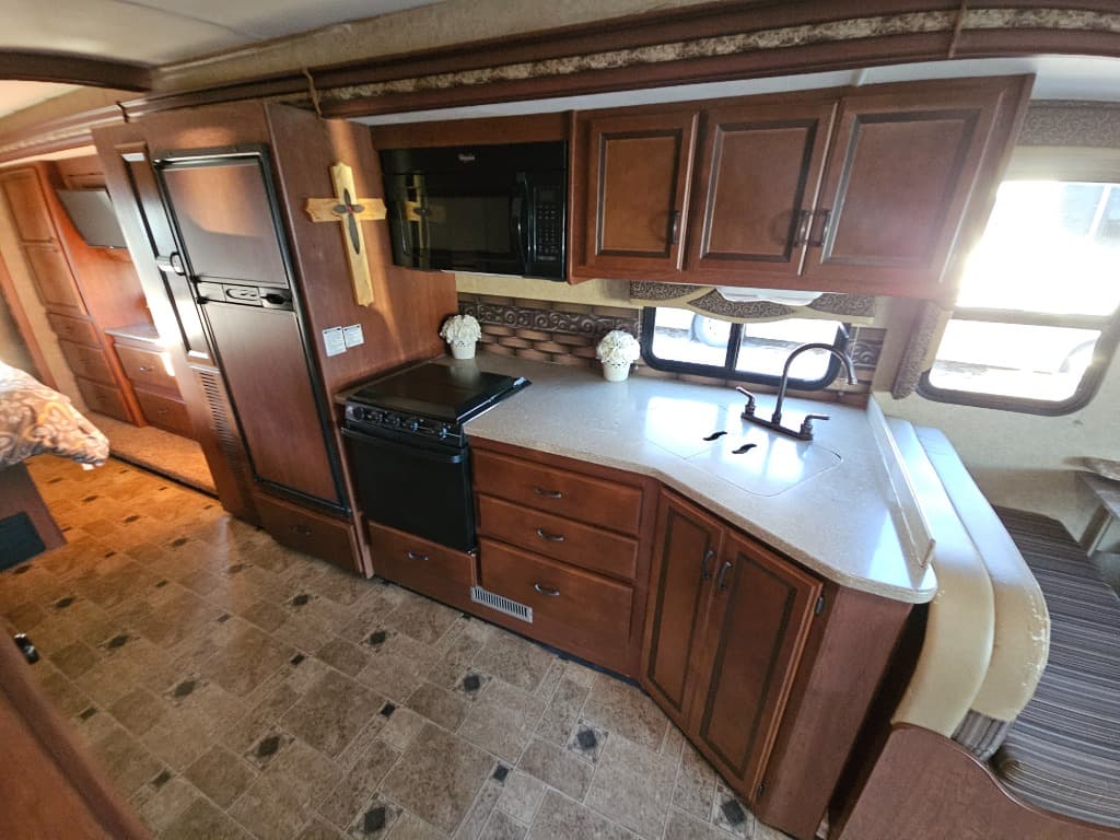 2014 Thor Motor Coach 2014 Thor Motor Coach Hurricane - thumbnail 45