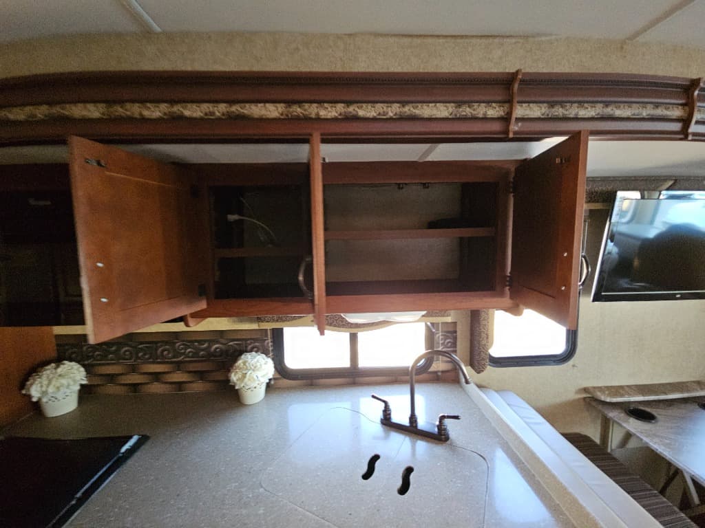 2014 Thor Motor Coach 2014 Thor Motor Coach Hurricane - thumbnail 46