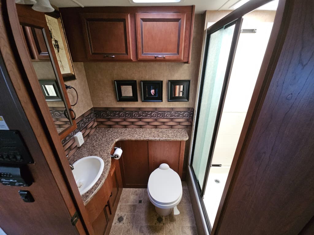 2014 Thor Motor Coach 2014 Thor Motor Coach Hurricane - thumbnail 53