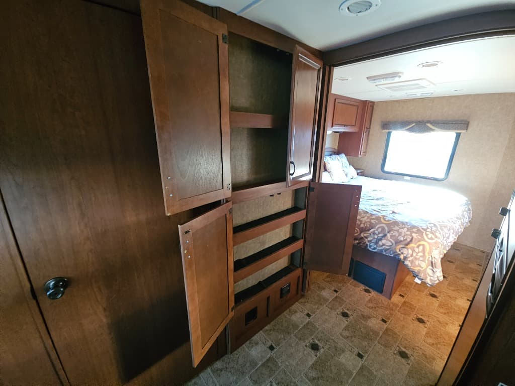 2014 Thor Motor Coach 2014 Thor Motor Coach Hurricane - thumbnail 60