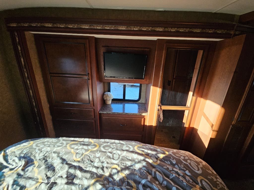 2014 Thor Motor Coach 2014 Thor Motor Coach Hurricane - thumbnail 65