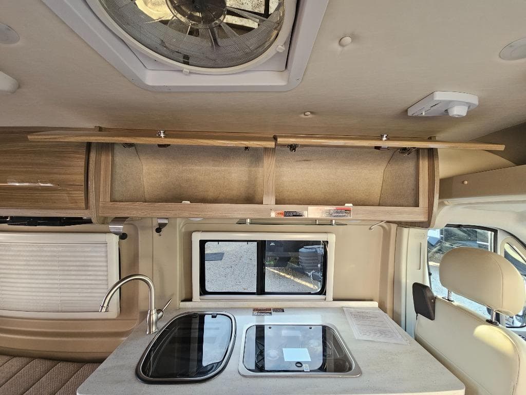 2019 Winnebago 2019 Winnebago Travato - thumbnail 14