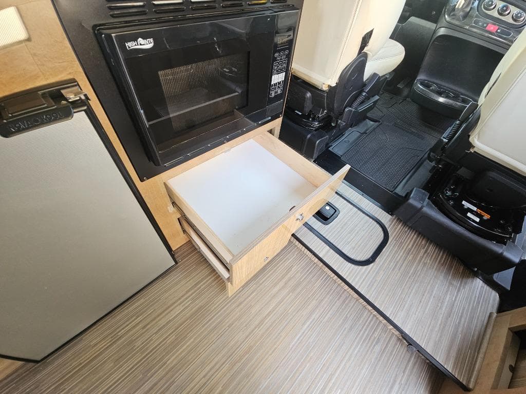 2019 Winnebago 2019 Winnebago Travato - thumbnail 18