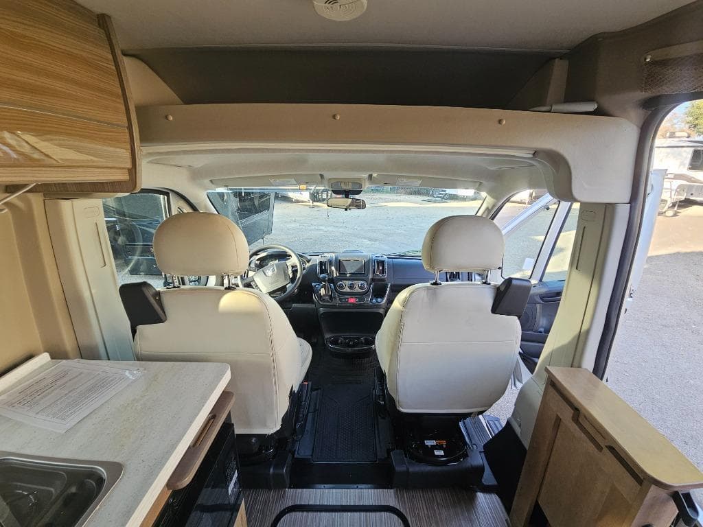 2019 Winnebago 2019 Winnebago Travato - thumbnail 25