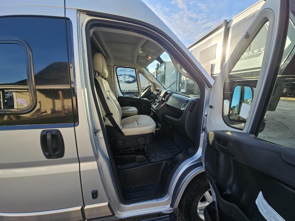 2019 Winnebago 2019 Winnebago Travato - thumbnail 37