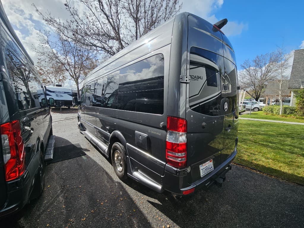 2015 Roadtrek 2015 Roadtrek Adventurous - thumbnail 3