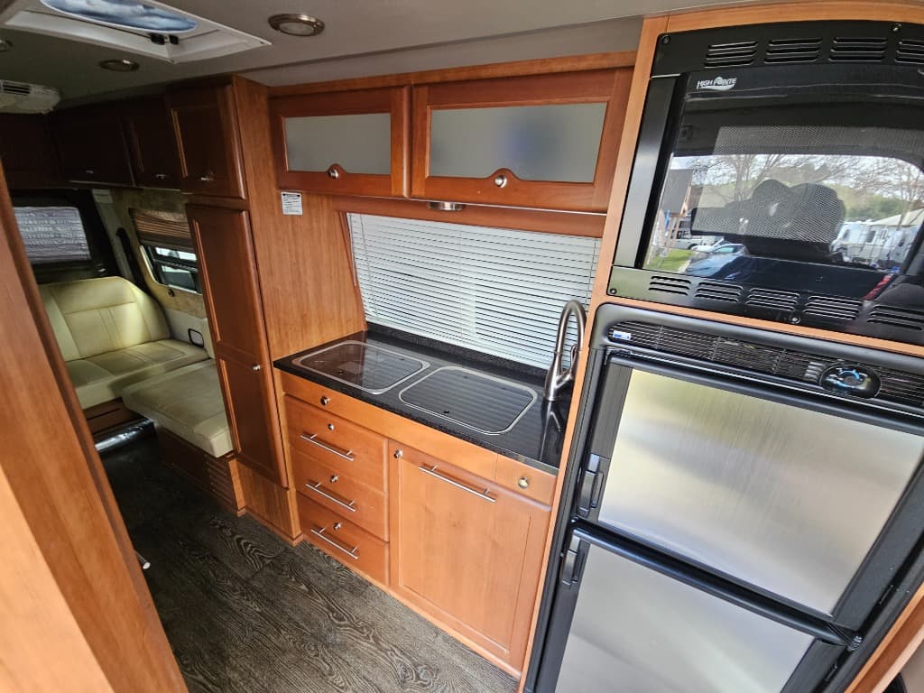 2015 Roadtrek 2015 Roadtrek Adventurous - thumbnail 6