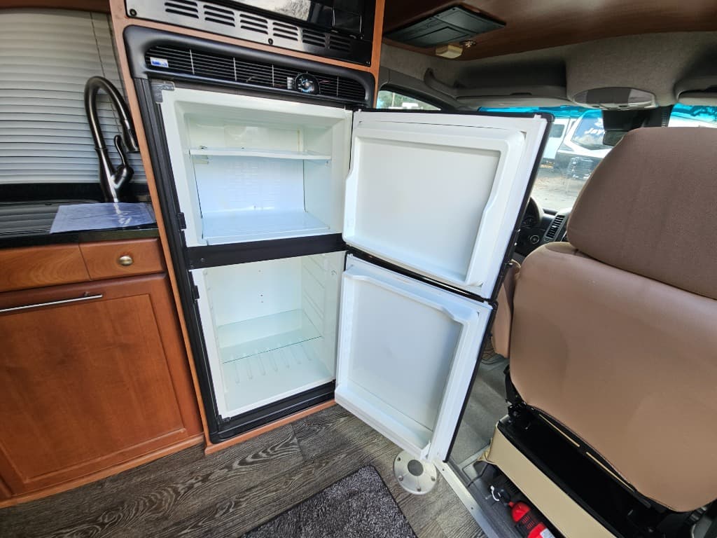 2015 Roadtrek 2015 Roadtrek Adventurous - thumbnail 7