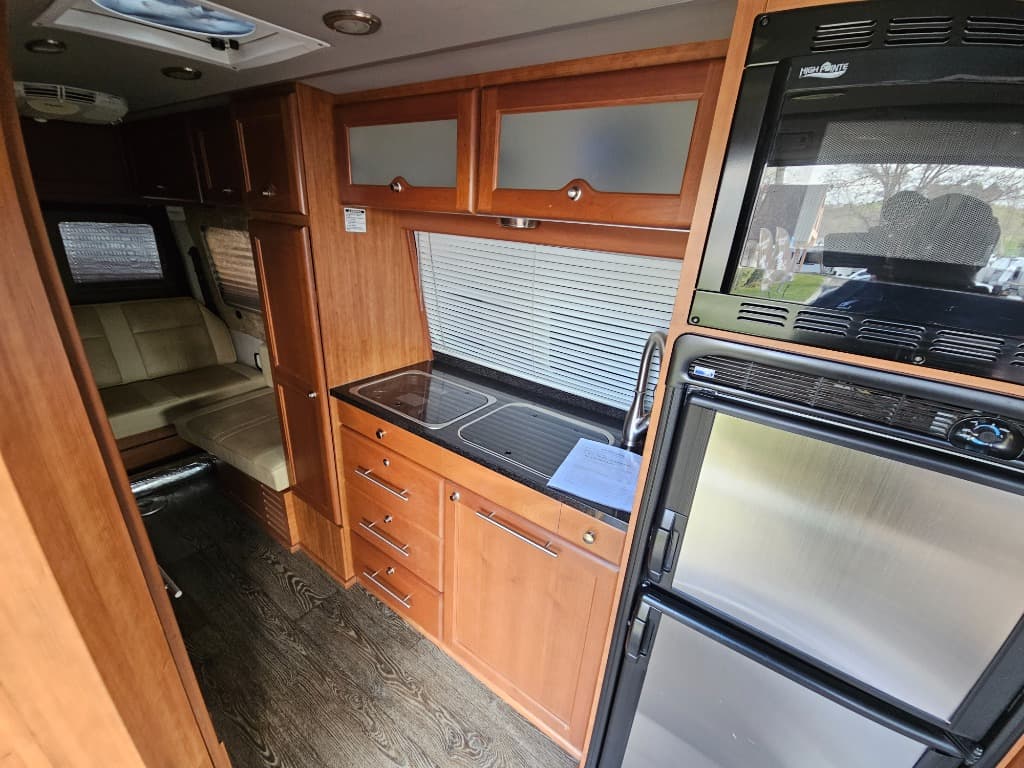 2015 Roadtrek 2015 Roadtrek Adventurous - thumbnail 9