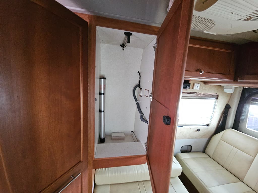 2015 Roadtrek 2015 Roadtrek Adventurous - thumbnail 17