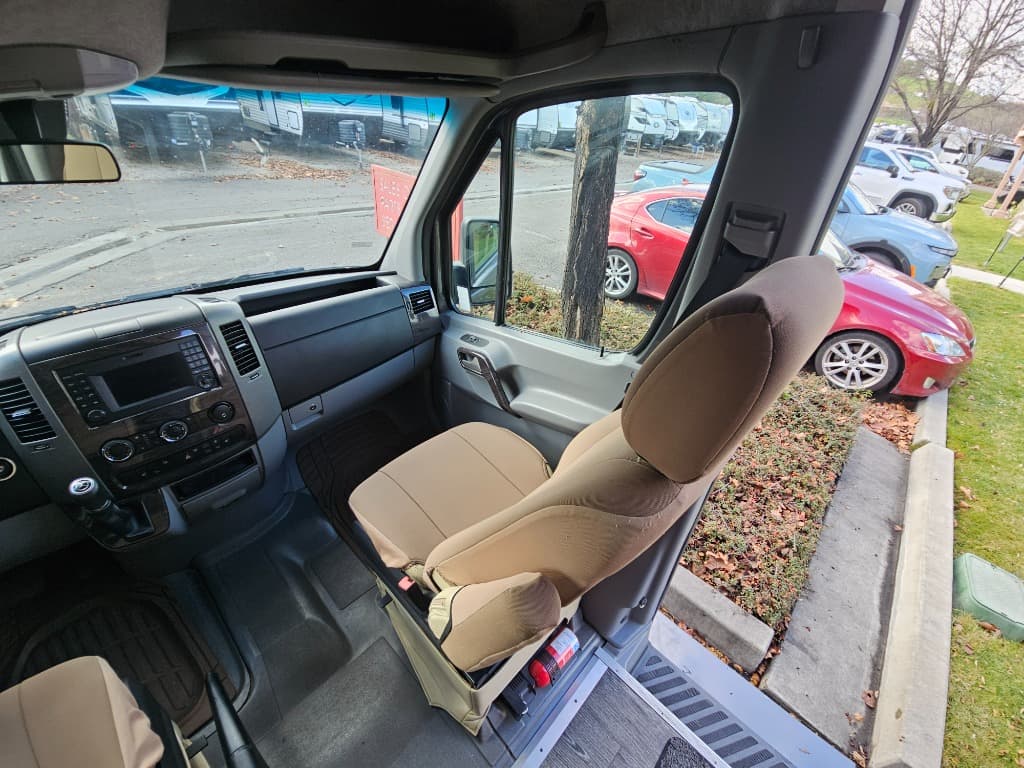 2015 Roadtrek 2015 Roadtrek Adventurous - thumbnail 29