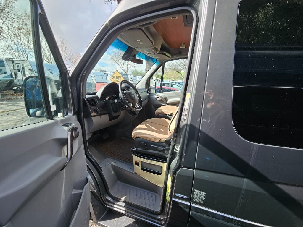 2015 Roadtrek 2015 Roadtrek Adventurous - thumbnail 38