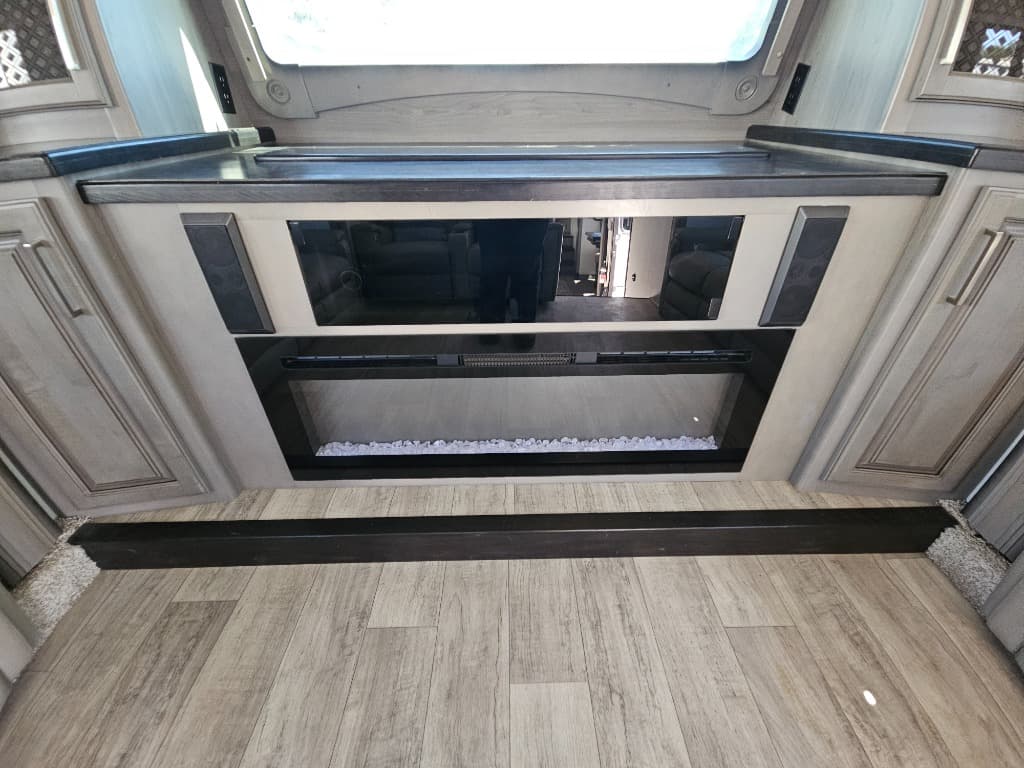 2021 Keystone RV 2021 Keystone RV Montana - thumbnail 35