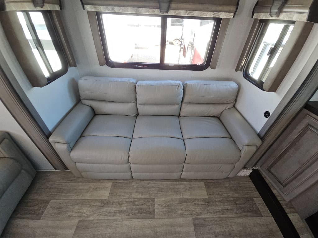 2021 Keystone RV 2021 Keystone RV Montana - thumbnail 38