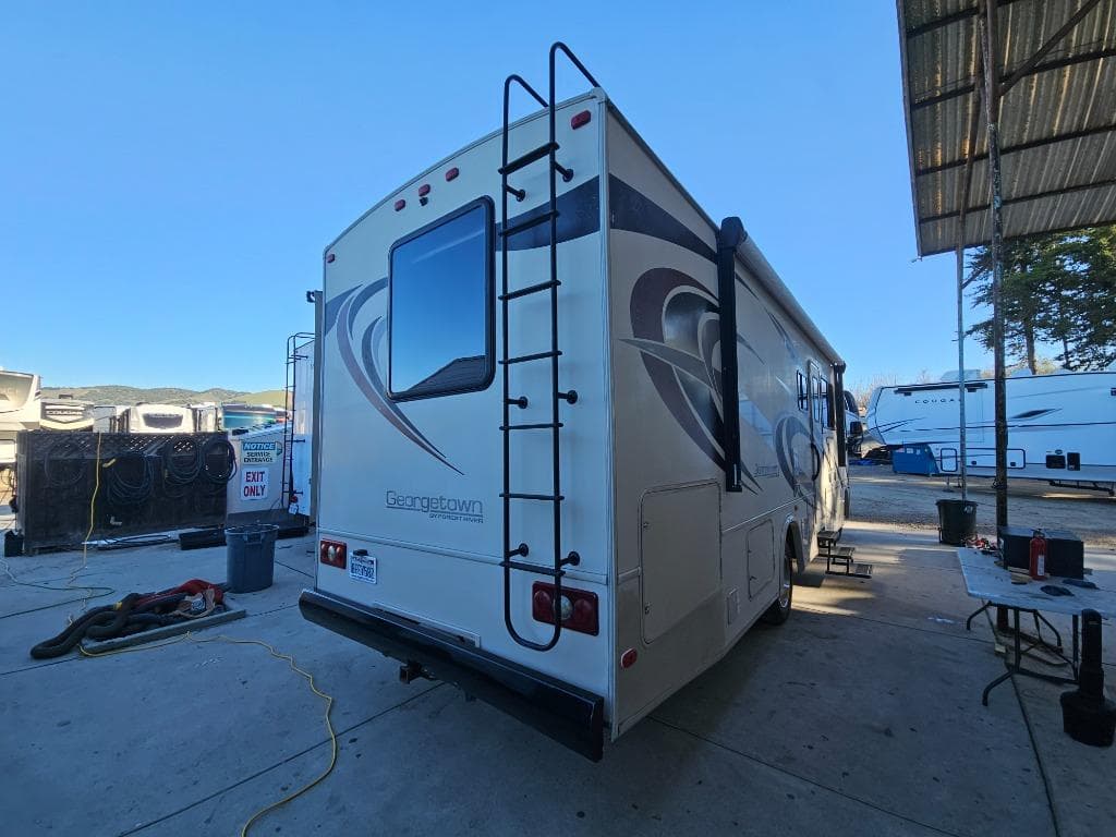 2019 Forest River RV 2019 Forest River RV Georgetown 3 Series - thumbnail 2