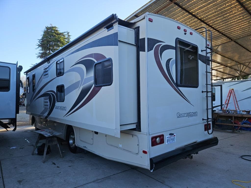 2019 Forest River RV 2019 Forest River RV Georgetown 3 Series - thumbnail 4