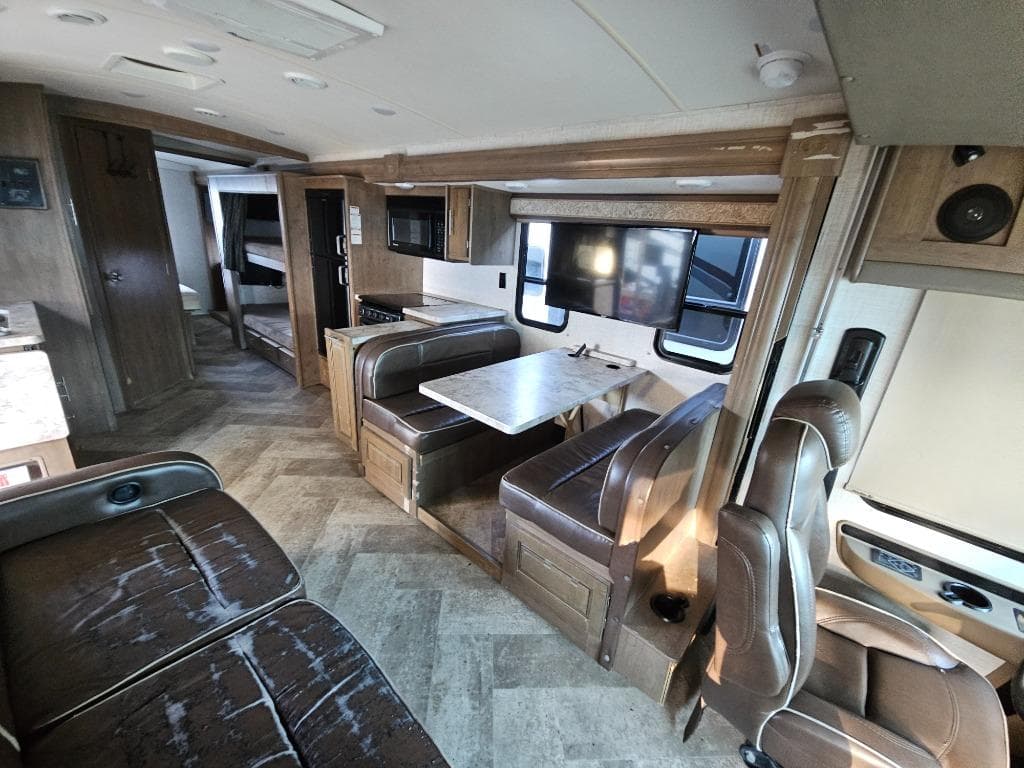 2019 Forest River RV 2019 Forest River RV Georgetown 3 Series - thumbnail 7