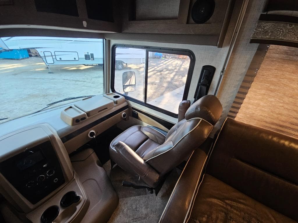 2019 Forest River RV 2019 Forest River RV Georgetown 3 Series - thumbnail 18