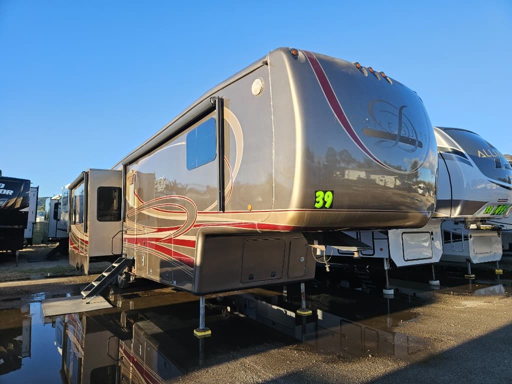 2016 DRV 2016 DRV Mobile Suites Estates - image 1