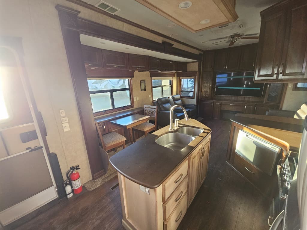 2016 DRV 2016 DRV Mobile Suites Estates - thumbnail 7