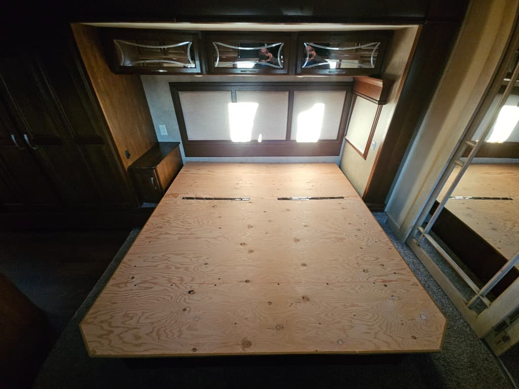 2016 DRV 2016 DRV Mobile Suites Estates - thumbnail 45