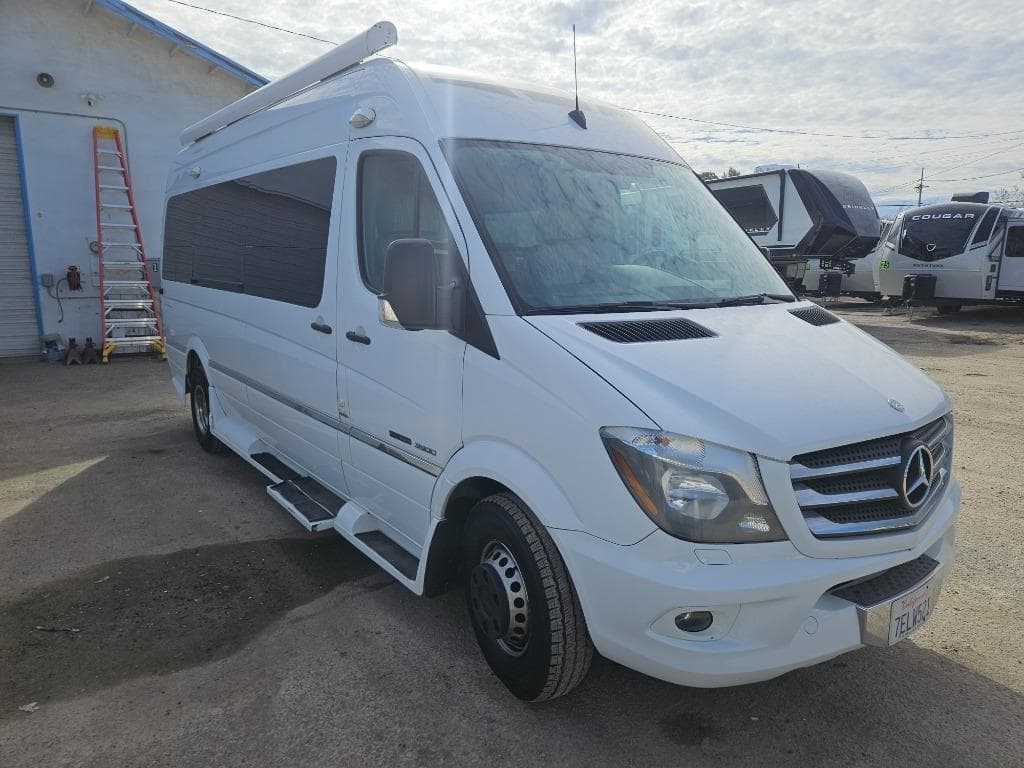 2014 Roadtrek Adventurous CS