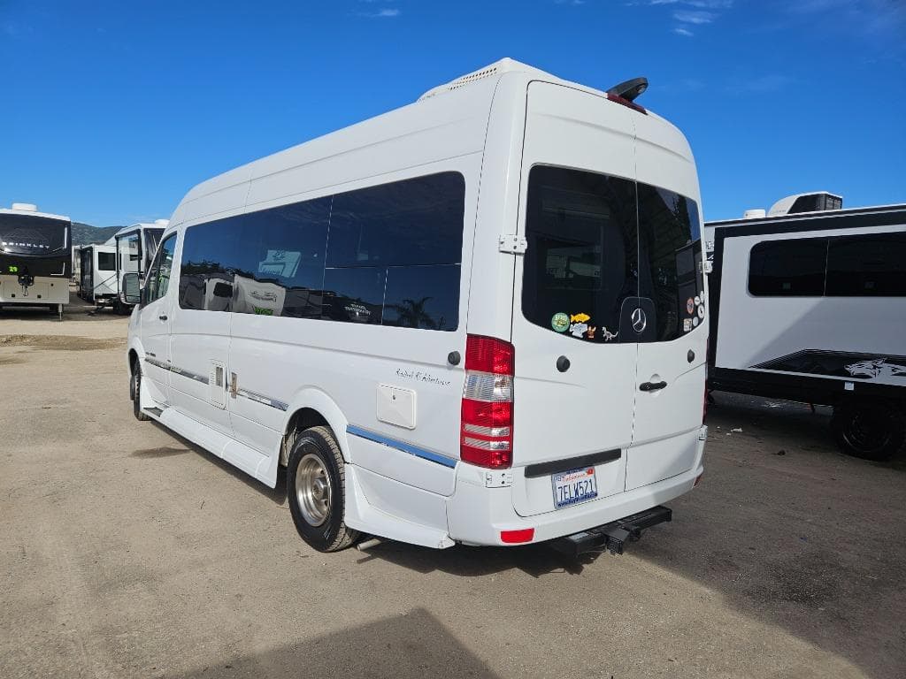 2014 Roadtrek 2014 Roadtrek Adventurous - thumbnail 4