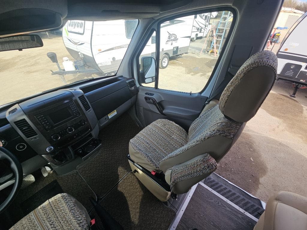 2014 Roadtrek 2014 Roadtrek Adventurous - thumbnail 12