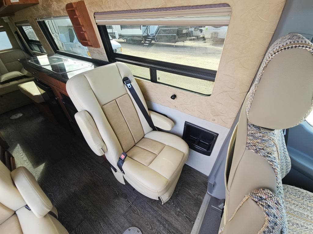 2014 Roadtrek 2014 Roadtrek Adventurous - thumbnail 15