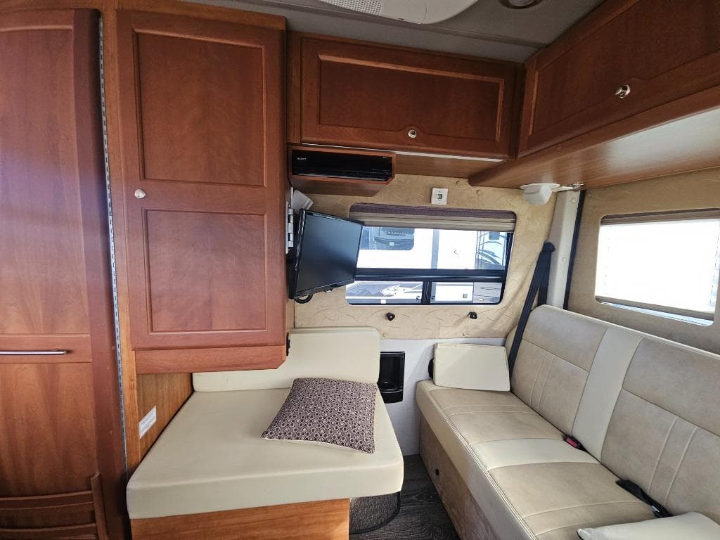 2014 Roadtrek 2014 Roadtrek Adventurous - thumbnail 32