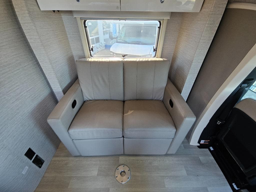 2022 Winnebago 2022 Winnebago View - thumbnail 10