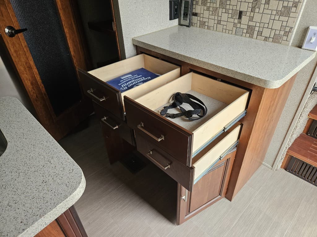 2017 Keystone RV 2017 Keystone RV Alpine - thumbnail 30