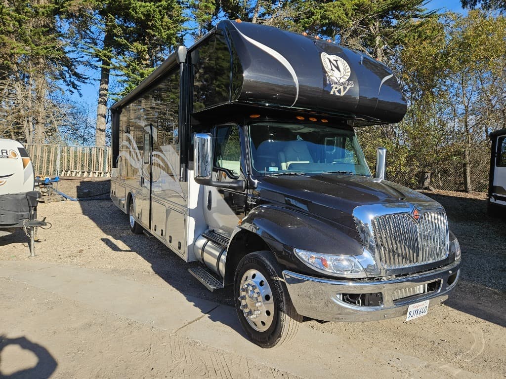 2022 NeXus RV Wraith 34W