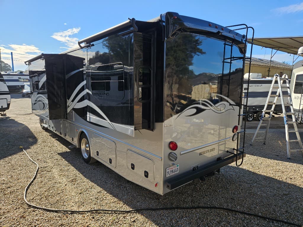 2022 NeXus RV 2022 NeXus RV Wraith - thumbnail 4