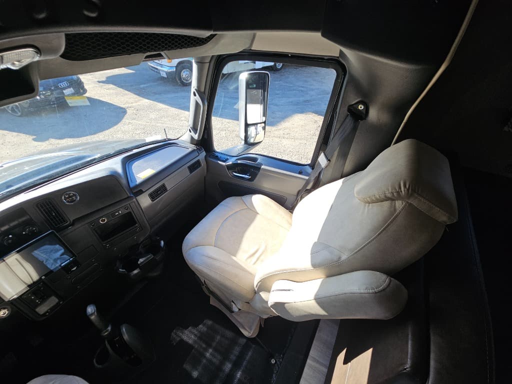 2022 NeXus RV 2022 NeXus RV Wraith - thumbnail 13