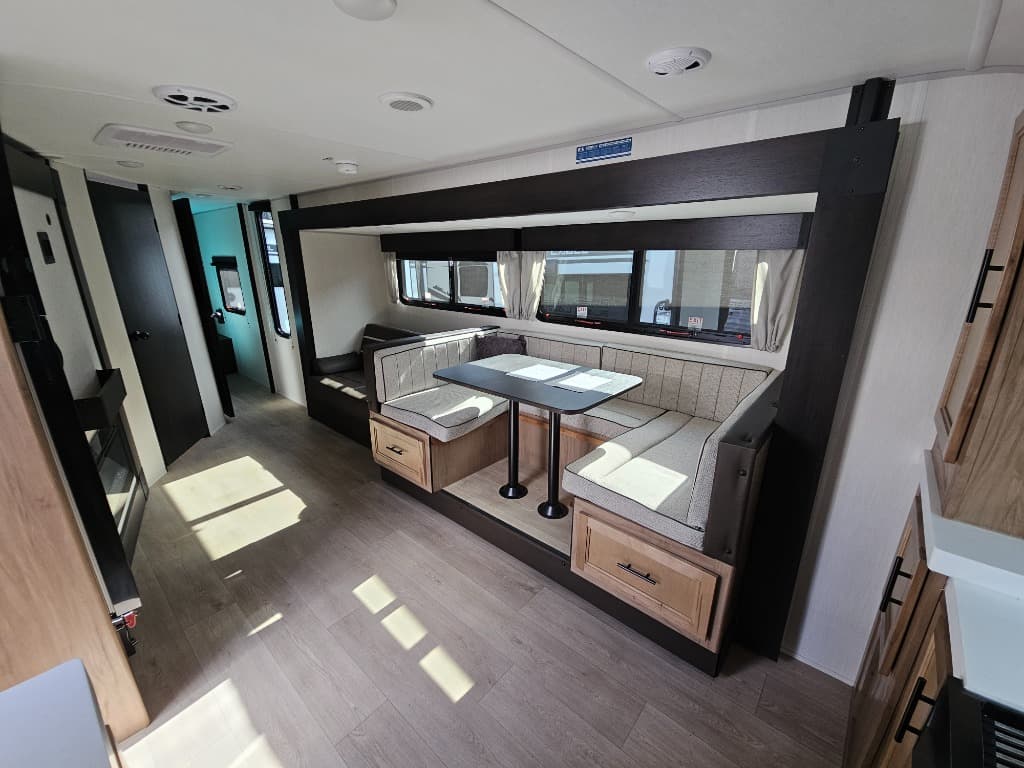 2025 Forest River RV 2025 Forest River RV Cherokee Grey Wolf Black Label - thumbnail 7