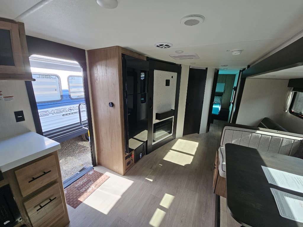 2025 Forest River RV 2025 Forest River RV Cherokee Grey Wolf Black Label - thumbnail 8