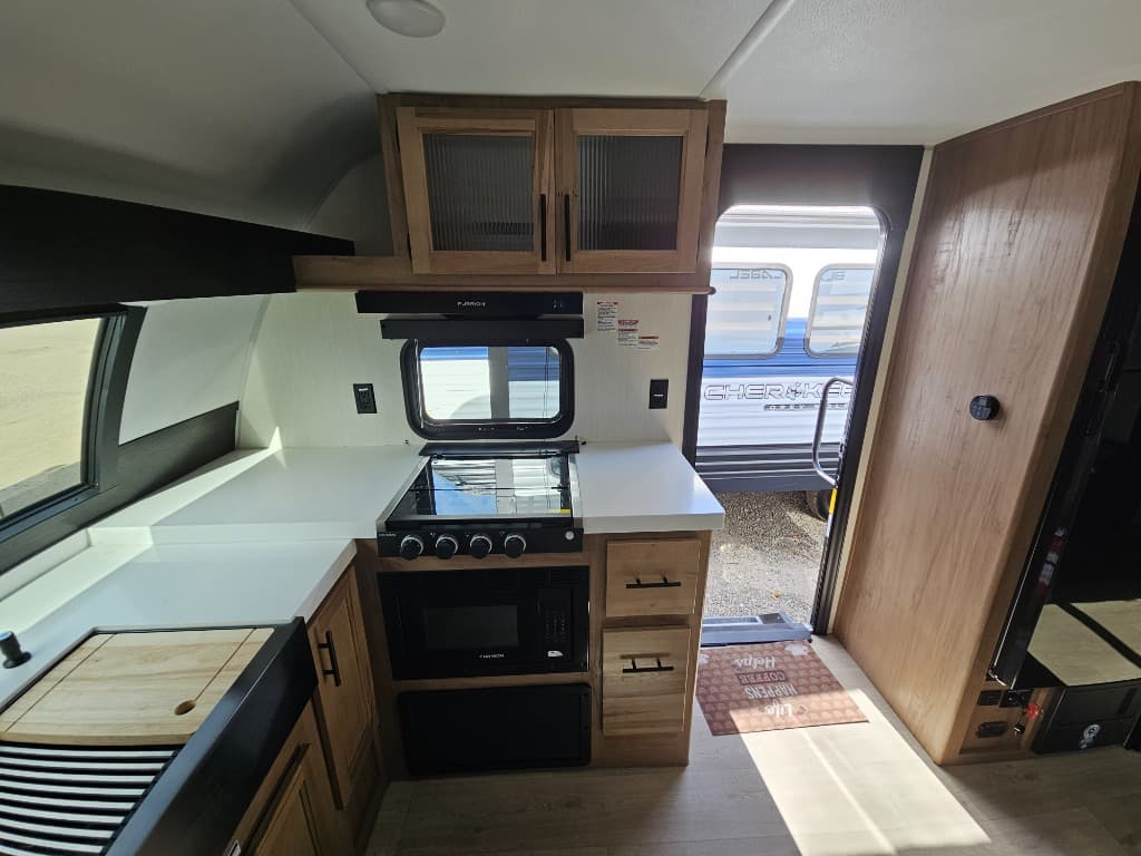 2025 Forest River RV 2025 Forest River RV Cherokee Grey Wolf Black Label - thumbnail 10