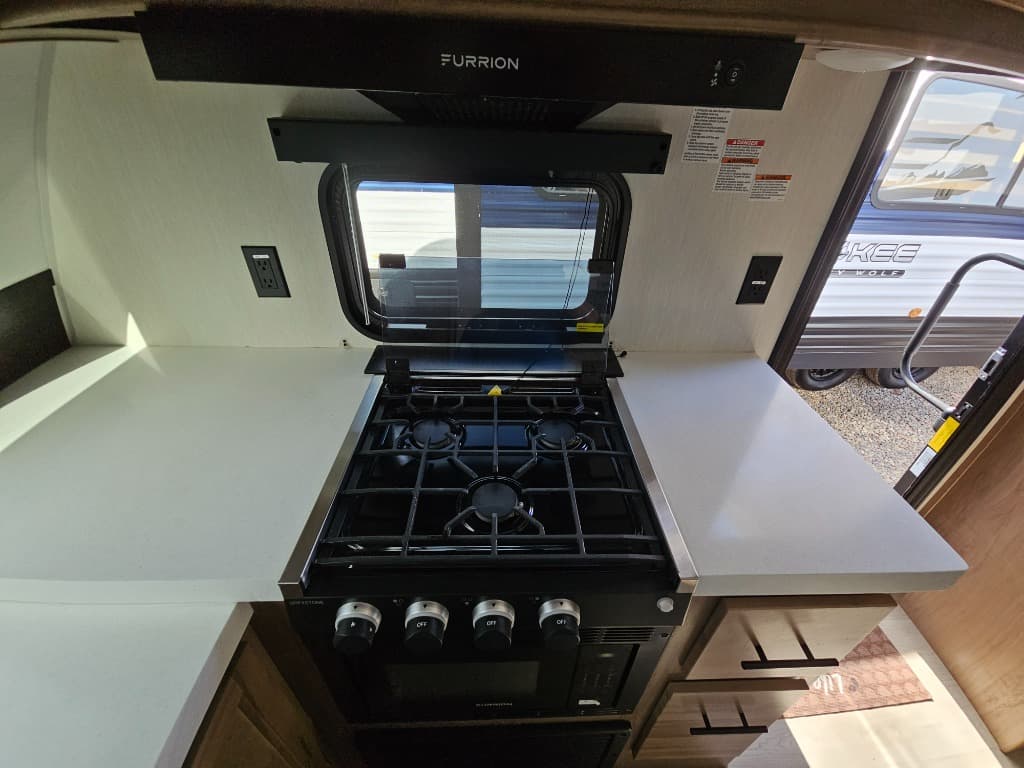 2025 Forest River RV 2025 Forest River RV Cherokee Grey Wolf Black Label - thumbnail 12