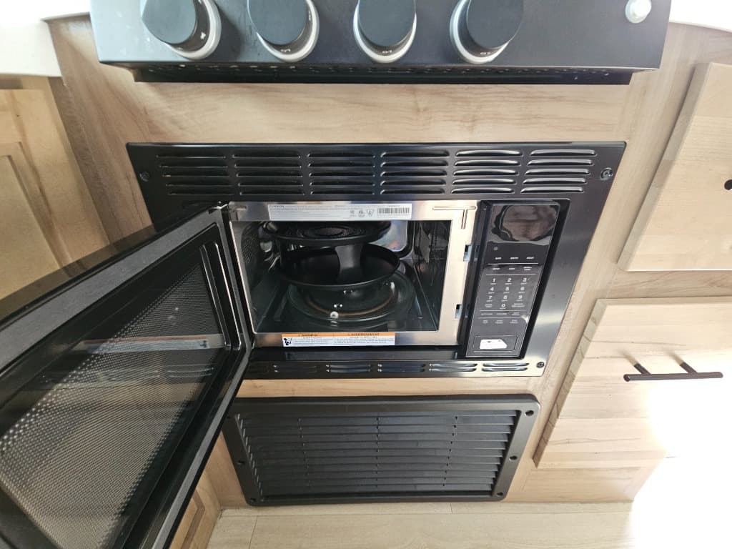 2025 Forest River RV 2025 Forest River RV Cherokee Grey Wolf Black Label - thumbnail 13