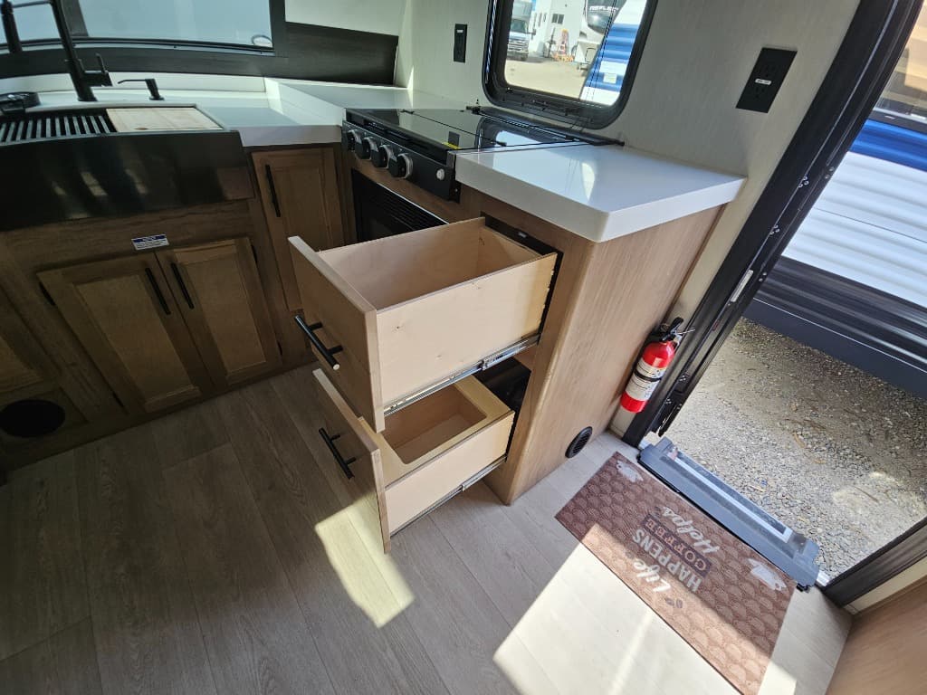 2025 Forest River RV 2025 Forest River RV Cherokee Grey Wolf Black Label - thumbnail 14