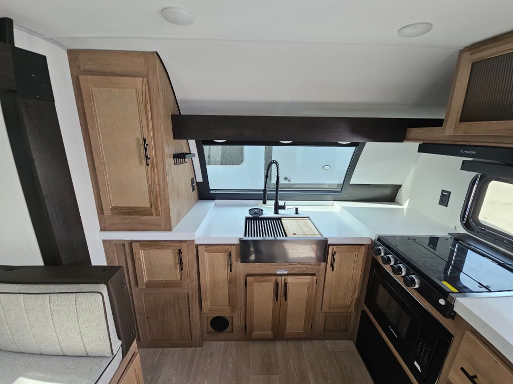 2025 Forest River RV 2025 Forest River RV Cherokee Grey Wolf Black Label - thumbnail 15