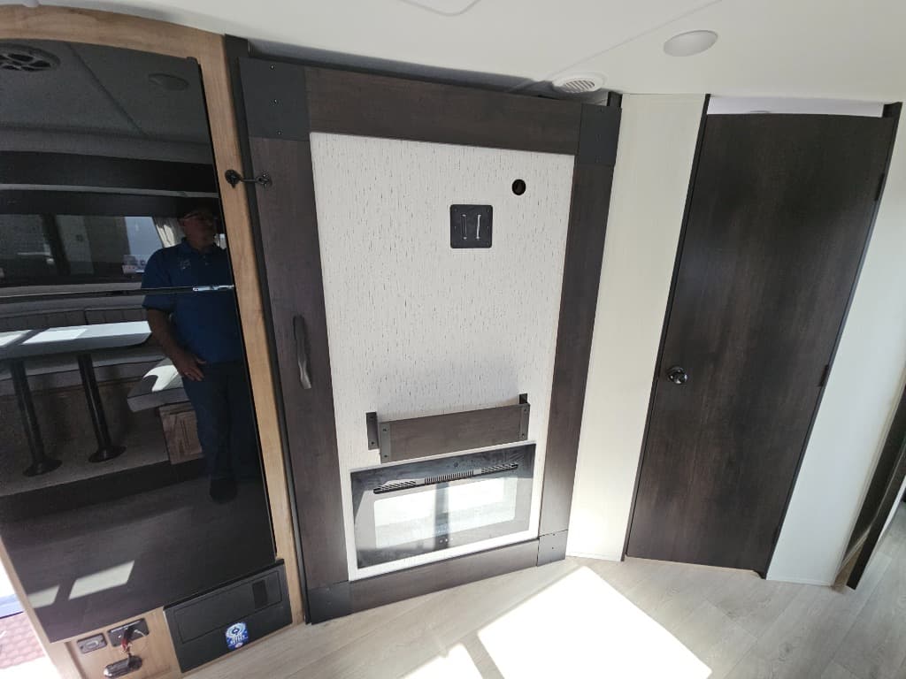 2025 Forest River RV 2025 Forest River RV Cherokee Grey Wolf Black Label - thumbnail 23