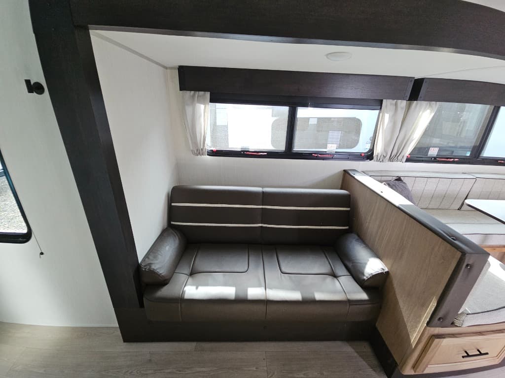 2025 Forest River RV 2025 Forest River RV Cherokee Grey Wolf Black Label - thumbnail 25