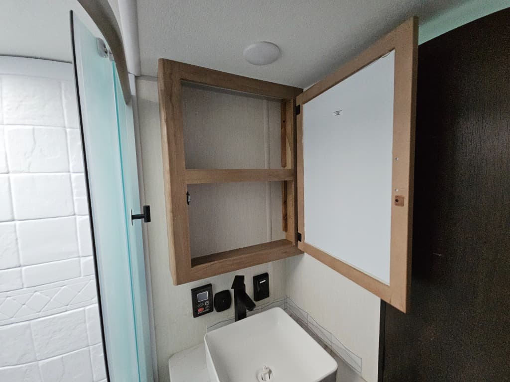 2025 Forest River RV 2025 Forest River RV Cherokee Grey Wolf Black Label - thumbnail 32