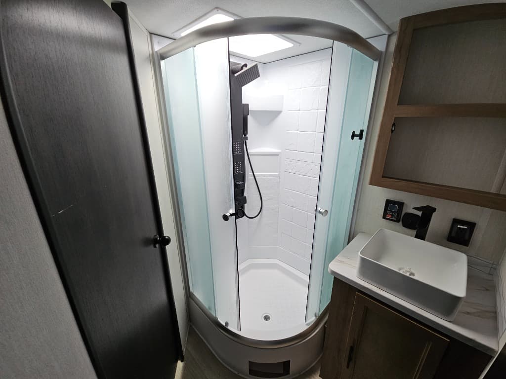 2025 Forest River RV 2025 Forest River RV Cherokee Grey Wolf Black Label - thumbnail 35