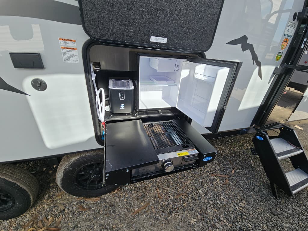 2025 Forest River RV 2025 Forest River RV Cherokee Grey Wolf Black Label - thumbnail 43